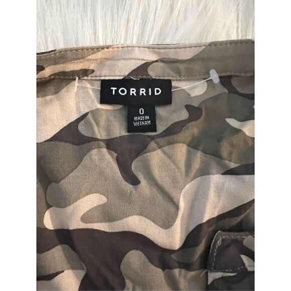 TORRID SLEEVELESS ZIP-FRONT SHIRT DRESS - STRETCH CHALLIS CAMO (Sz 0) - Picture 4 of 8